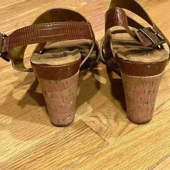 b.ø.c. Women's Brown Cork Wedge Sandals Size 9 M Floral Buckle - Picture 4 of 8